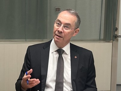 在大阪スイス領事館フェリックス・メスナー領事の写真