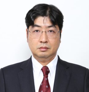 小出 洋 氏