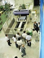 研究所見学の様子