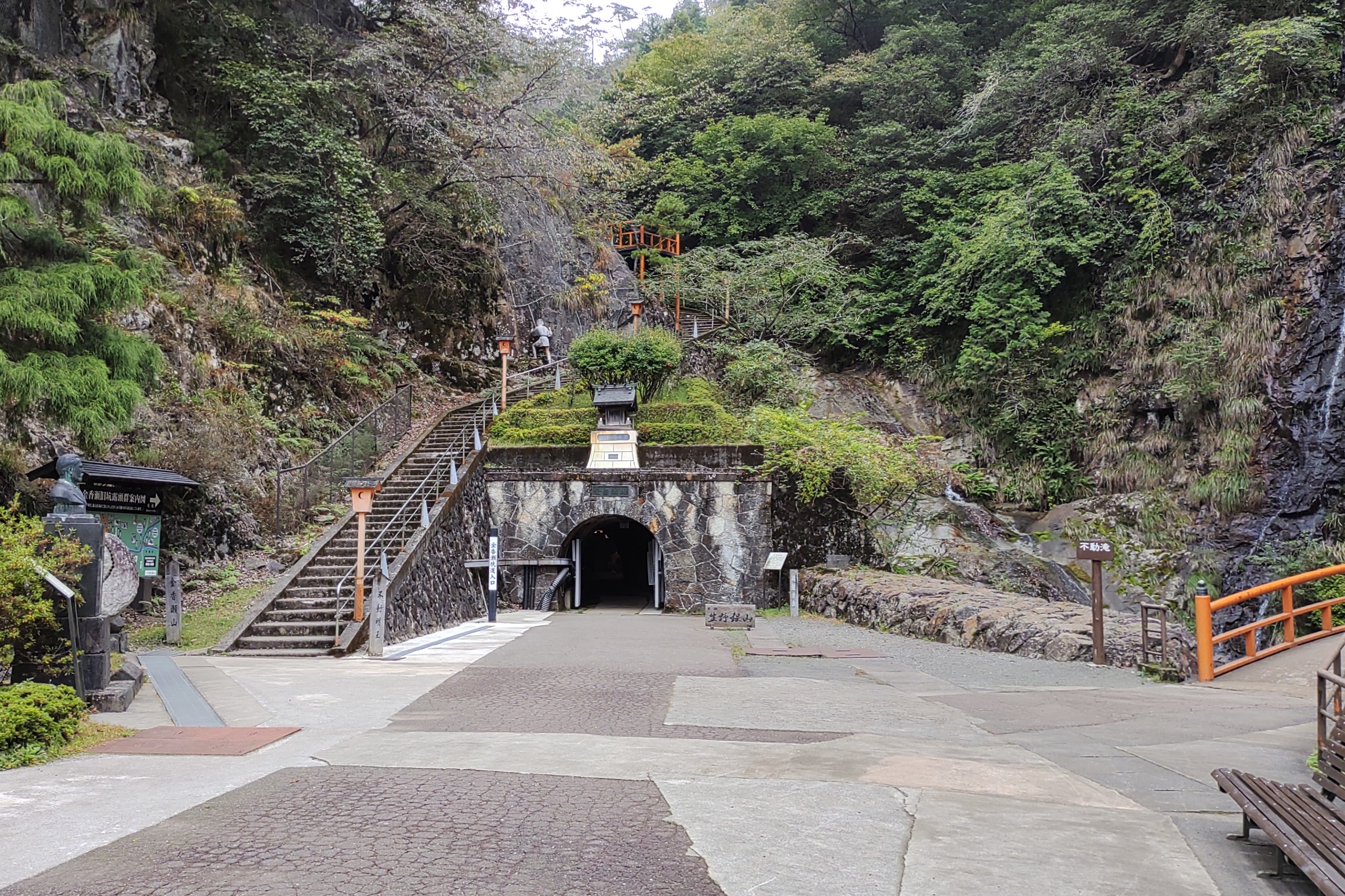 史跡・生野銀山　坑口