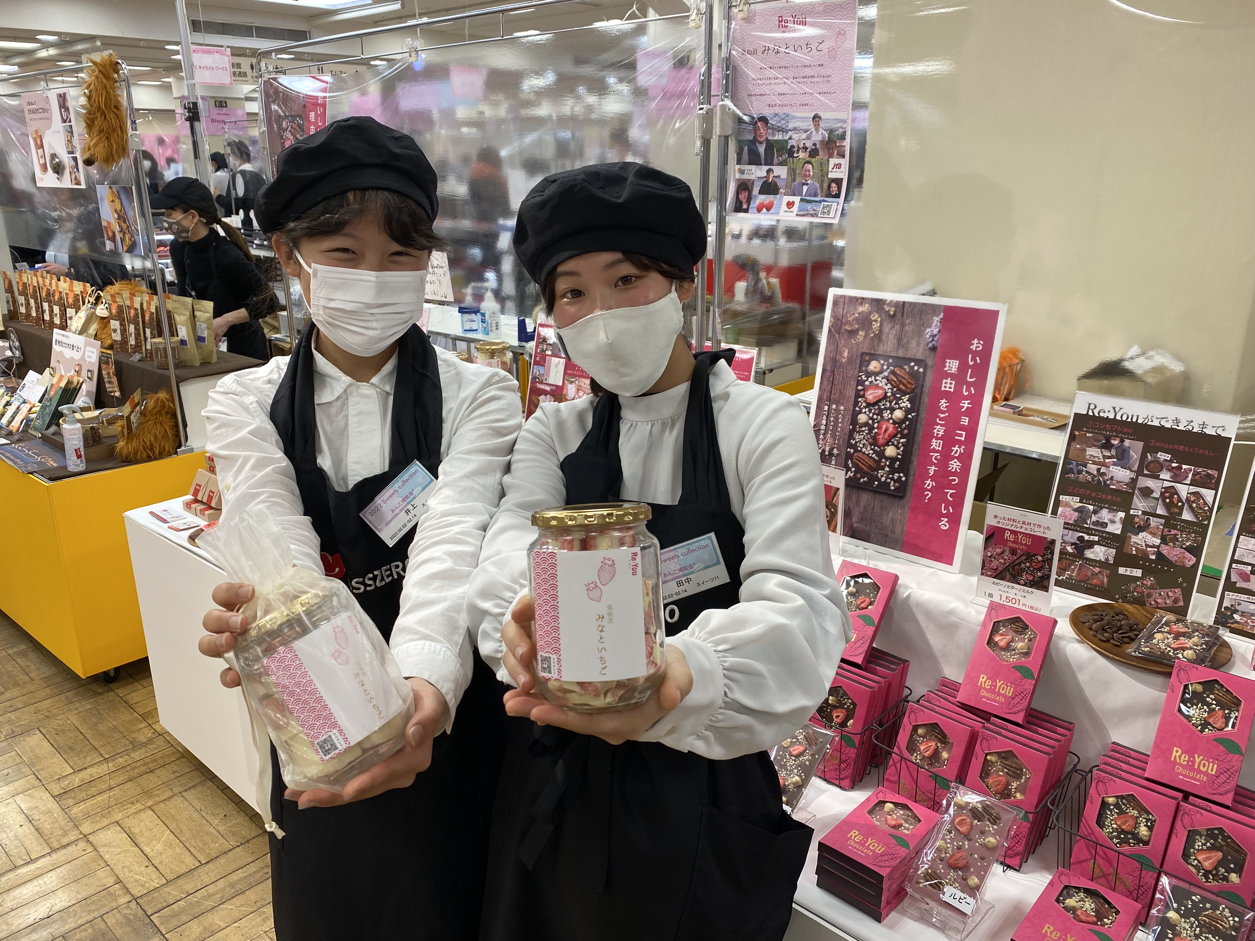 商品販売に携わるZ世代の学生たち