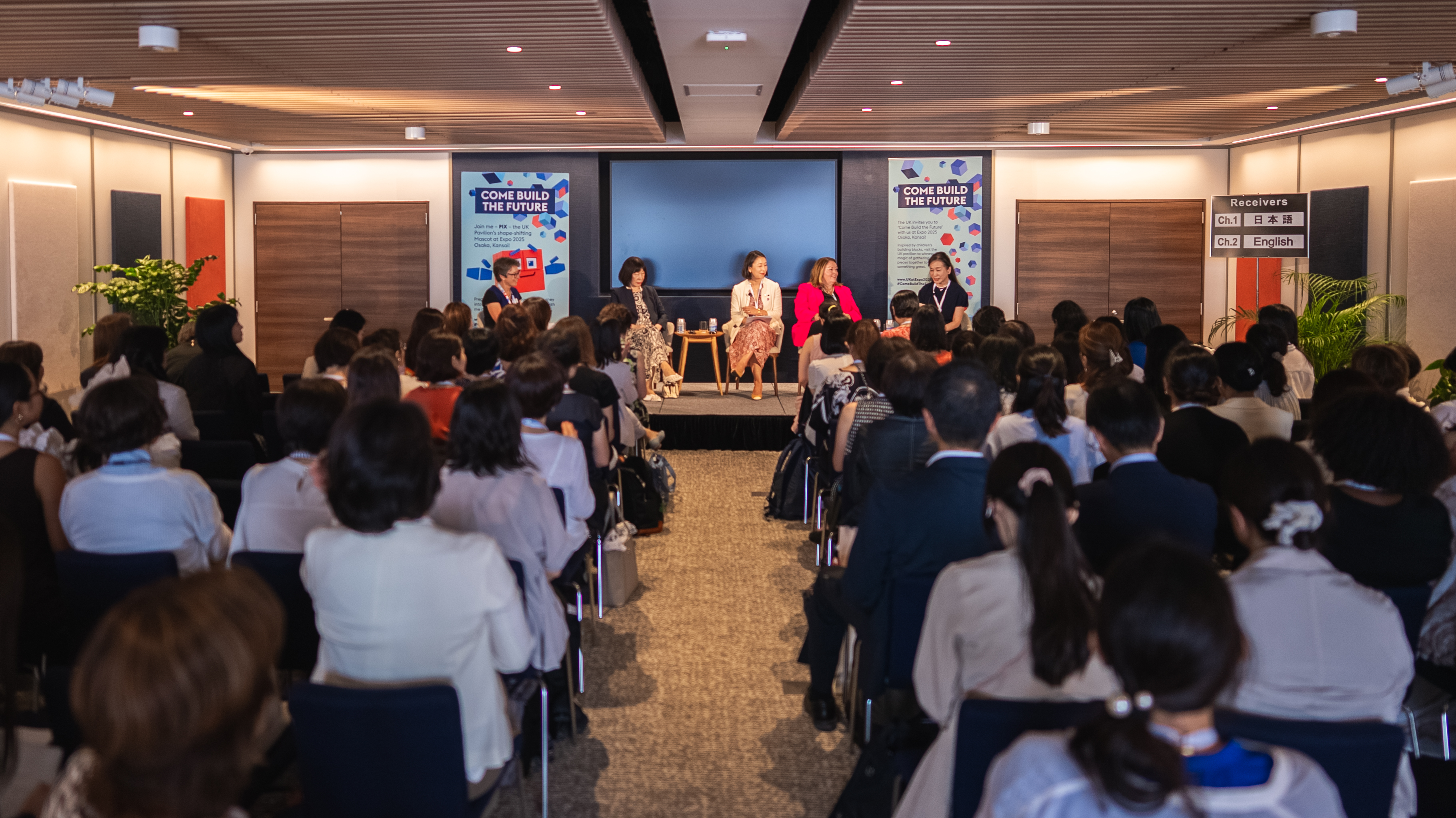 英国パビリオンで開催された女性の経済的エンパワーメントに関するフォーラム(MUSUBI)