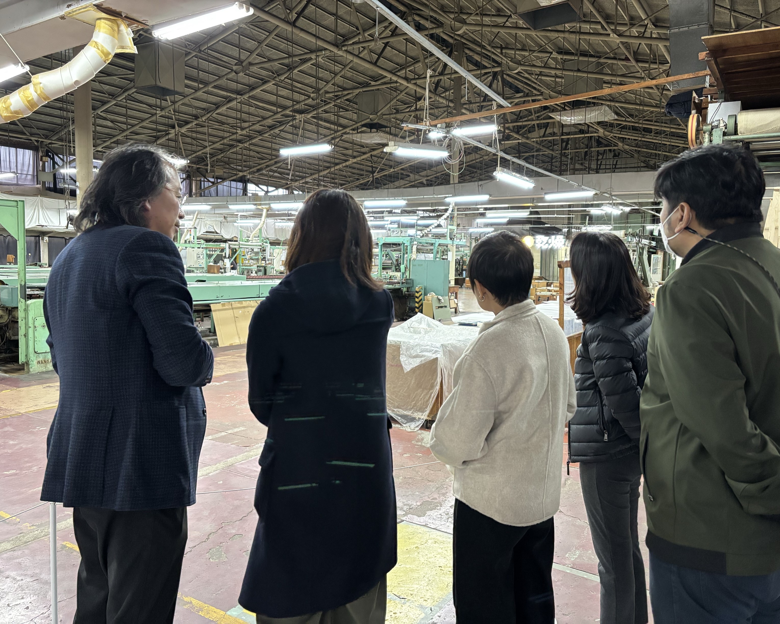 丹後織物工業組合工場見学の様子