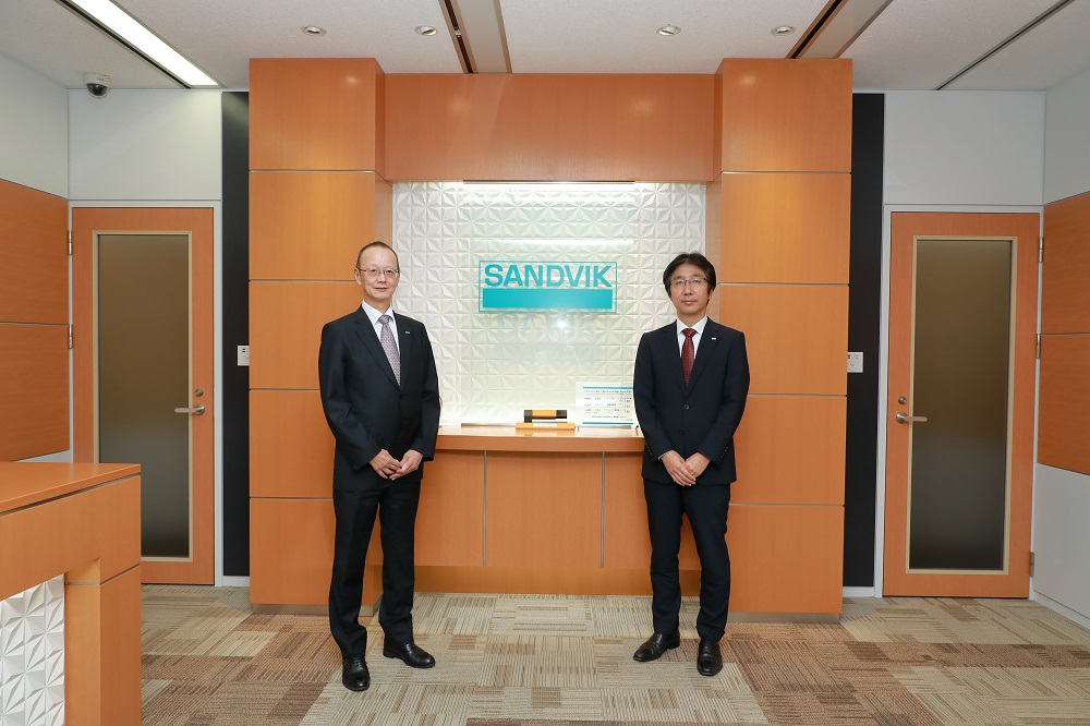 Mr. Matsumoto, President (left), and Mr. Inazawa, Financial Planning Group Manager (right), who participated in the interview