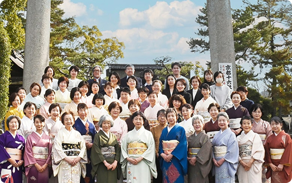 従業員・講師の集合写真