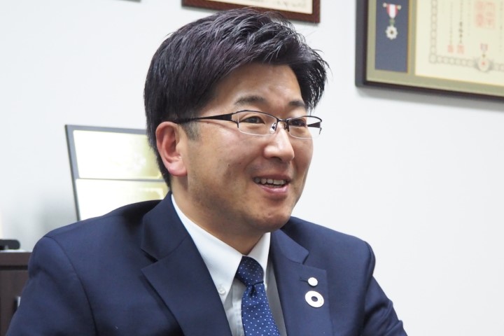 「ロボットを超えていく」と伊東社長