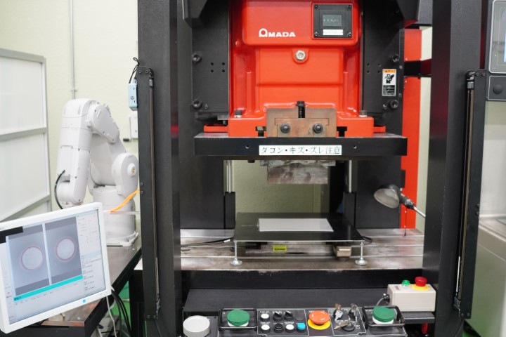 ロボットだけではたどり着けない領域の加工を実現した