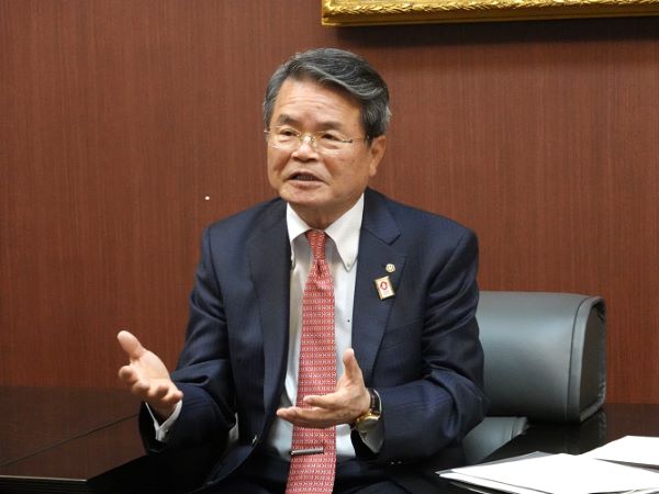大阪信用金庫 理事長 髙井 嘉津義
