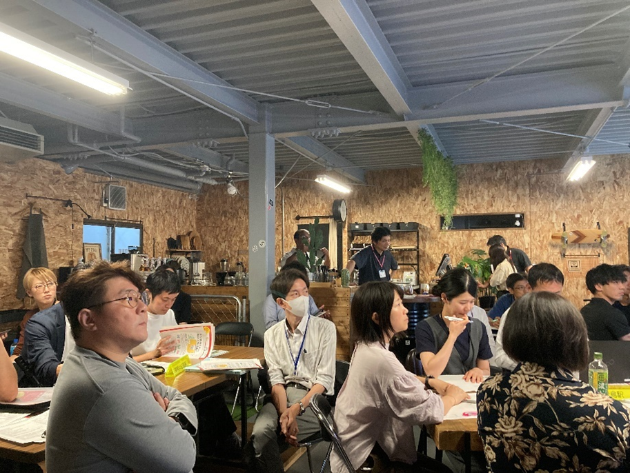 中村さん、小川さんの事例紹介を聞く参加者