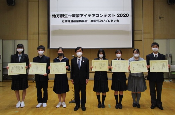 表彰式の様子（中学・高校の部）