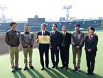 近畿経済産業局施策功労者感謝状の贈呈 （阪神甲子園球場長　柴田達人氏）